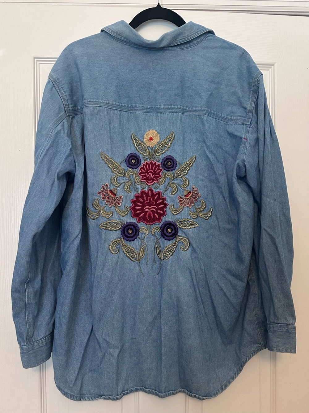 Vintage Chico's Light Blue Denim Top with Floral Embroidery - Size 3 / XL